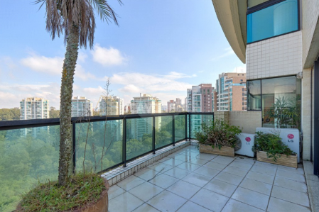 Cobertura para venda ou locação no Villaggio Panamby, 415m² e 4 suítes - São Paulo SP