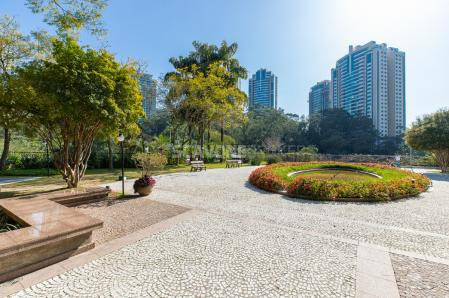 Apartamento para venda com 241m² e 3 suítes em andar alto no Villaggio Panamby - São Paulo SP