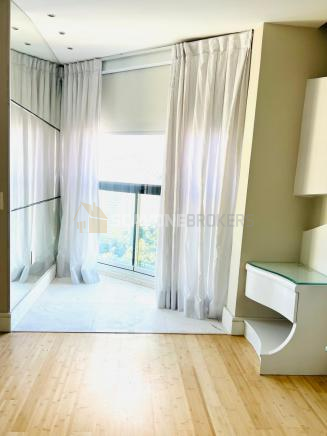 Apartamento para venda com 241m² e 3 suítes em andar alto no Villaggio Panamby - São Paulo SP