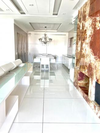 Apartamento para venda com 241m² e 3 suítes em andar alto no Villaggio Panamby - São Paulo SP
