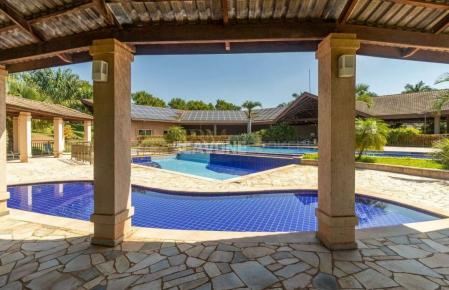 Casa de alto padrão com 3 suítes para venda ou locação no Condomínio Quinta do Golfe em Ribeirão Preto