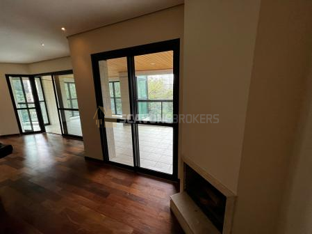 Apartamento para locação com 241 m² e 4 suítes no Villaggio Panamby com linda vista