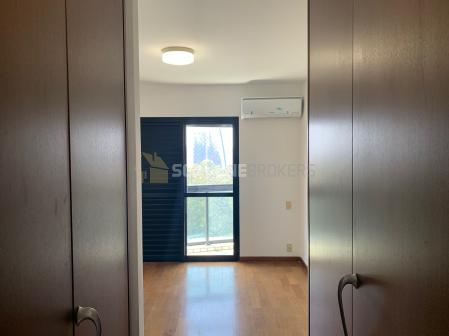 Apartamento para locação com 152m² e 4 dormitórios no Villaggio Panamby em andar alto - São Paulo SP