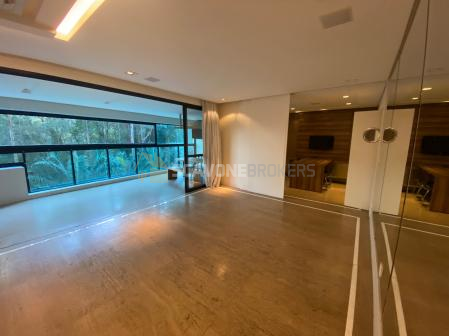 Apartamento para locação com 226m² e 4 suítes no Villaggio Panamby com linda vista