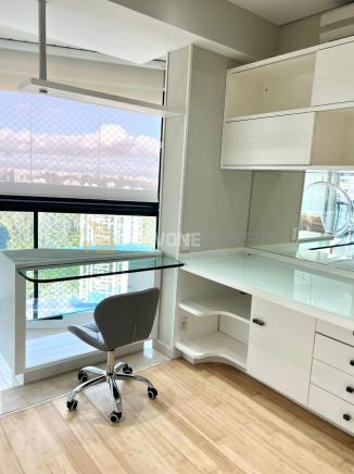 Apartamento para venda com 241m² e 3 suítes em andar alto no Villaggio Panamby - São Paulo SP
