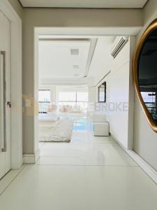 Apartamento para venda com 241m² e 3 suítes em andar alto no Villaggio Panamby - São Paulo SP