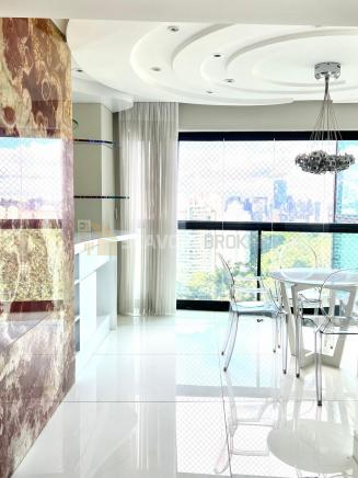 Apartamento para venda com 241m² e 3 suítes em andar alto no Villaggio Panamby - São Paulo SP