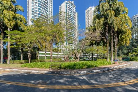 Apartamento para venda com 241m² e 3 suítes em andar alto no Villaggio Panamby - São Paulo SP