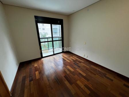 Apartamento para locação com 241 m² e 4 suítes no Villaggio Panamby com linda vista